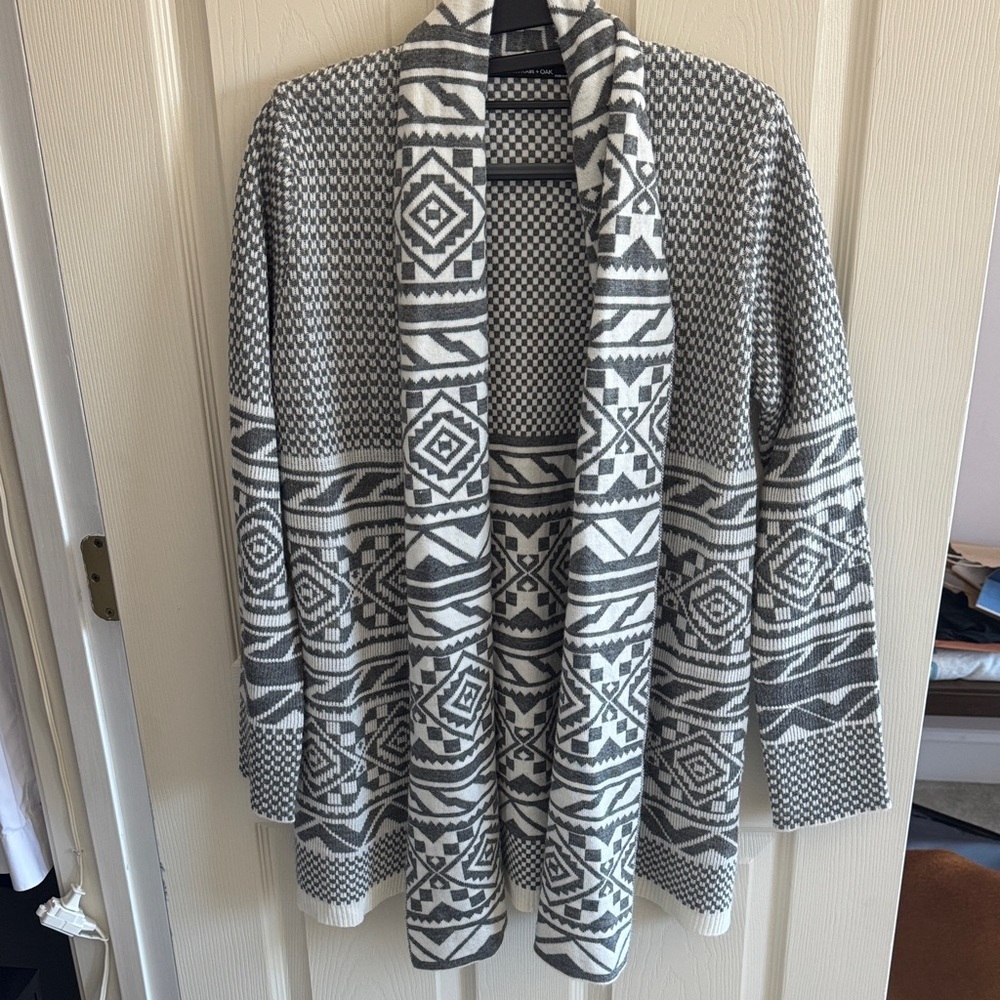Urban Outfitters Gray and White Patterned Cardigan